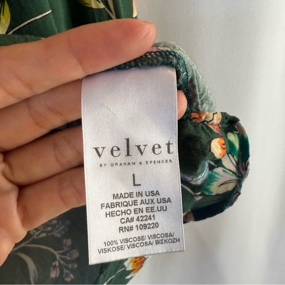 Velvet by Graham & Spencer Green
Floral long Sleeve Blouse Size:L - Picture 8 of 14